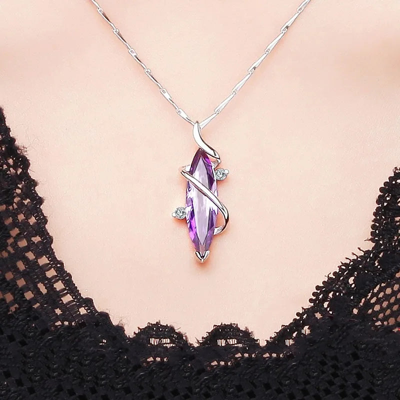 💎 Titre :

Collier pendentif cristal violet – élégance et éclat raffiné pour femme