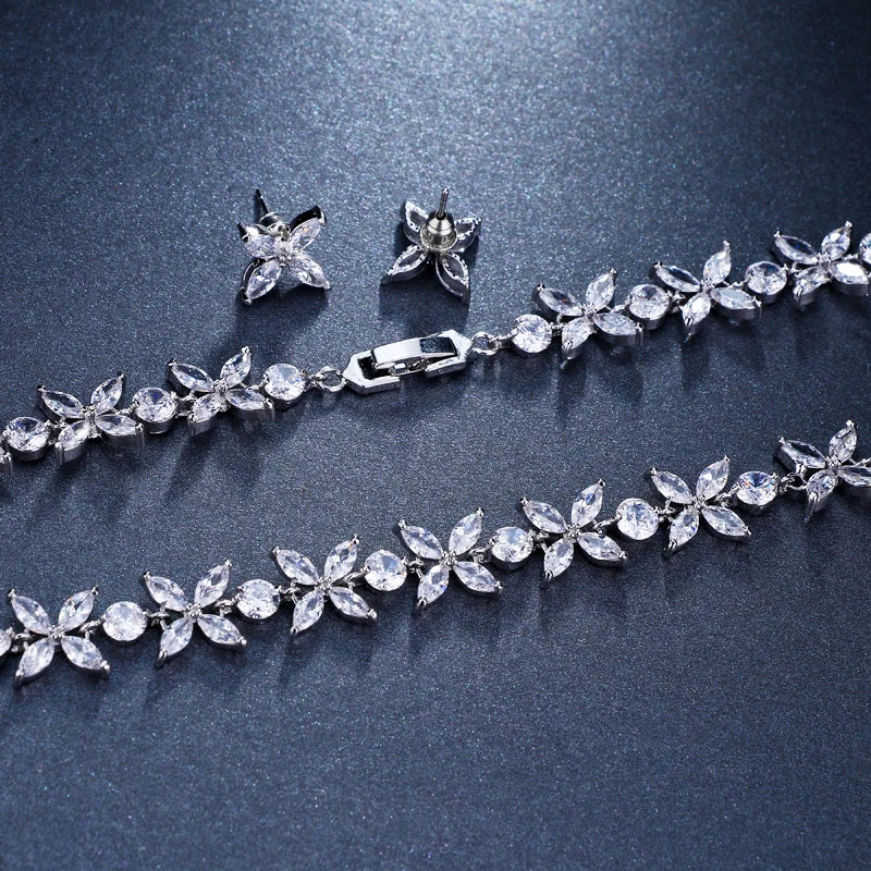 Parure de Bijoux de Luxe Femme – Collier et Boucles d’Oreilles en Cristaux Zirconium | Élégance Brillante pour Mariage ou Soirée