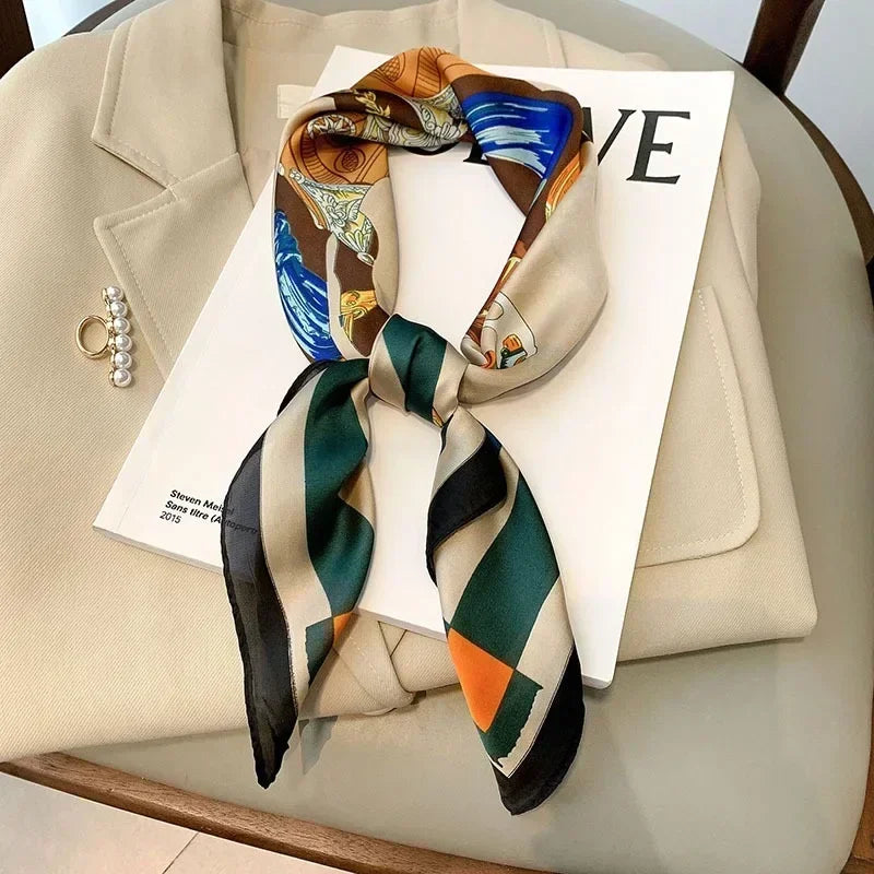 Foulard Carré Satiné Femme – Imprimé Élégant Style Soie | Accessoire Chic pour Cheveux, Cou ou Sac à Main