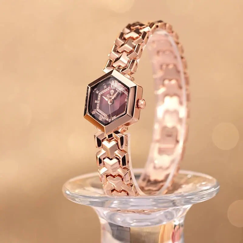 Montre Femme UTHAI CQ0435 – Design Hexagonal Élégant, Verre Stéréoscopique, Étanche & Luxueuse