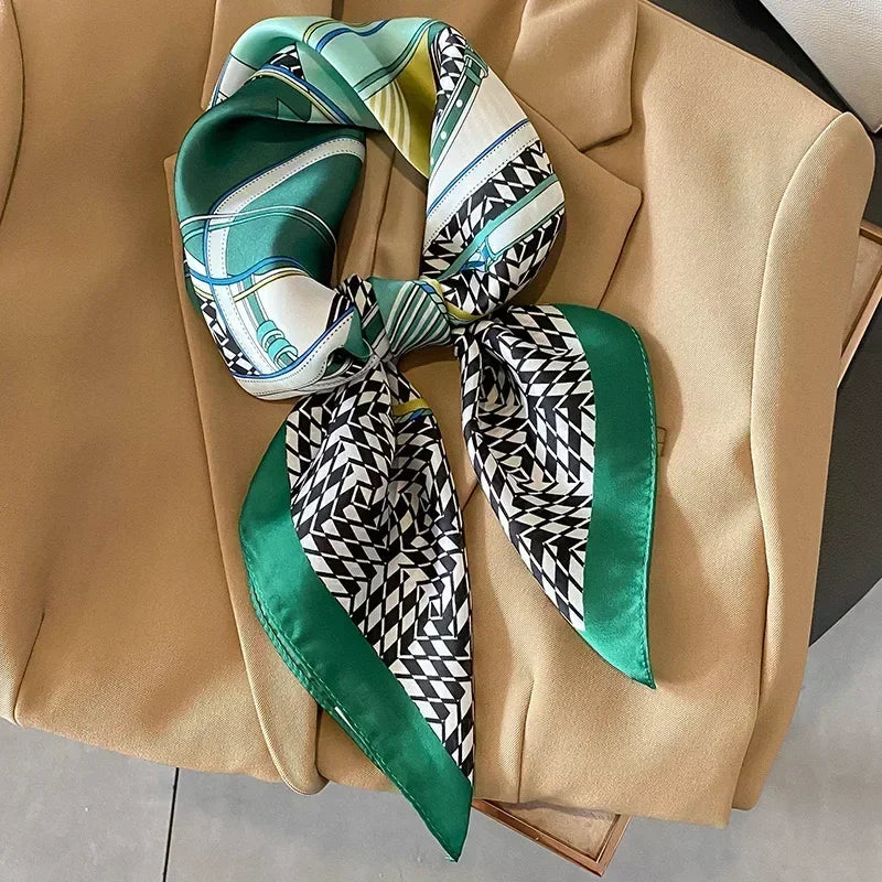 Foulard Carré Satiné Femme – Imprimé Élégant Style Soie | Accessoire Chic pour Cheveux, Cou ou Sac à Main