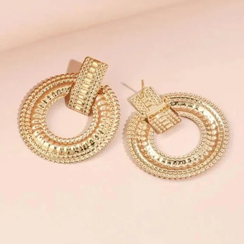 Boucles d’Oreilles Créoles Dorées – Grandes Créoles Rondes Élégantes pour Femme | Bijou Chic & Tendance