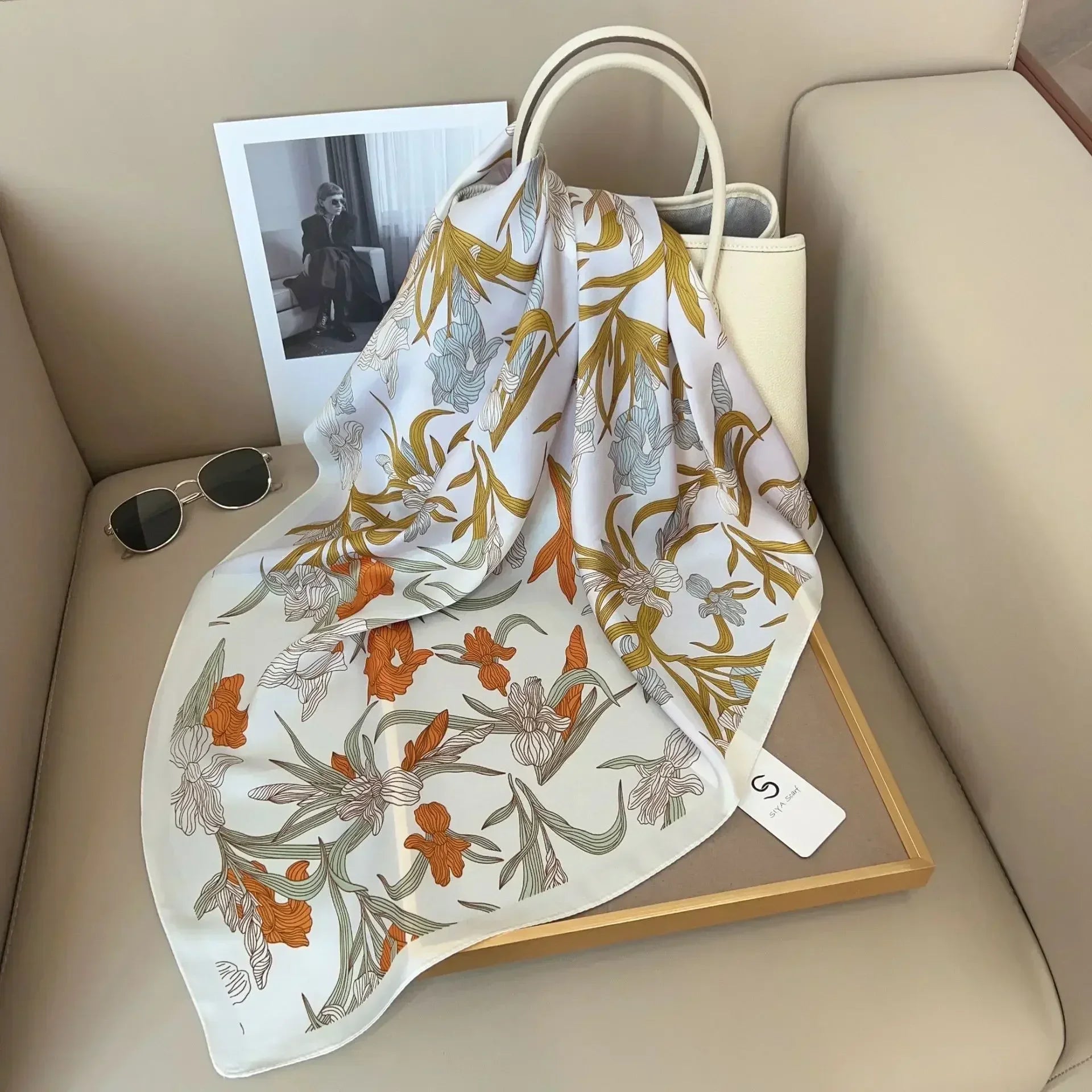 Foulard Carré Satiné Femme – Imprimé Élégant Style Soie | Accessoire Chic pour Cheveux, Cou ou Sac à Main