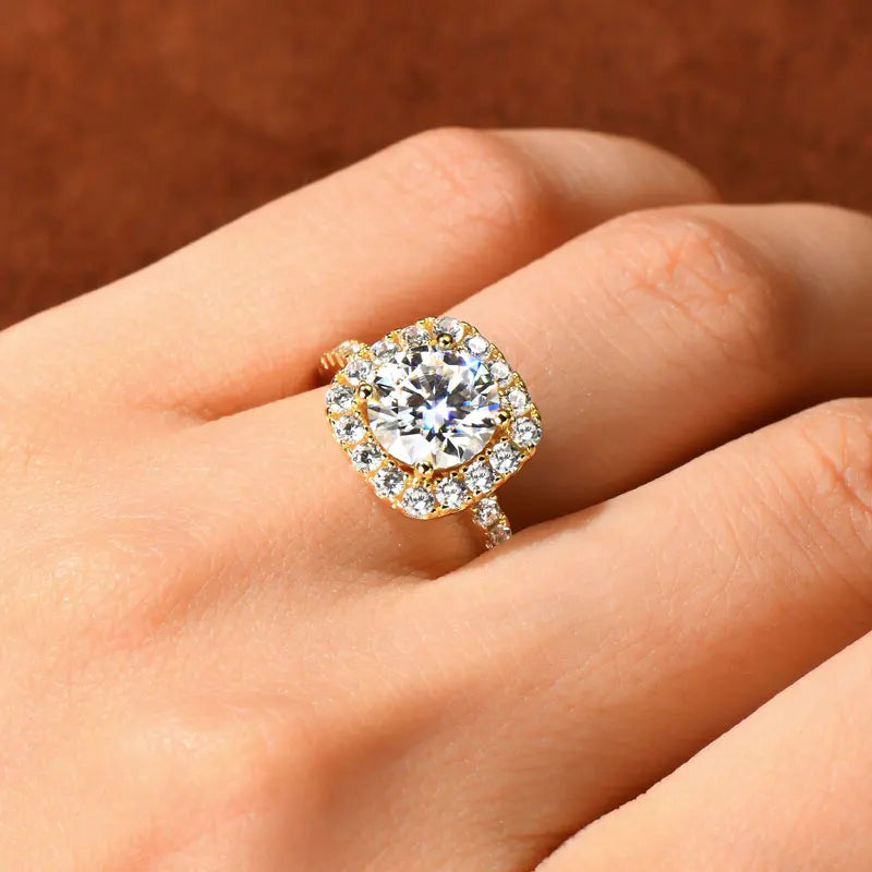 💎 Titre :

Bague halo en moissanite 2 carats – Argent 925 certifié, éclat diamant, bijou de luxe pour femme