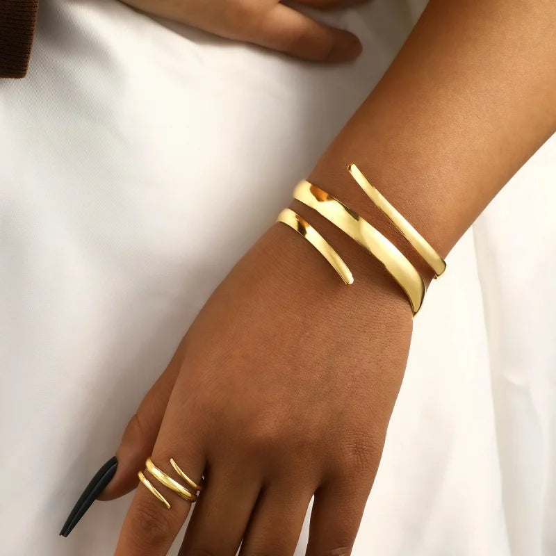 💎 Titre :

Bracelet ouvert doré géométrique – bijou chic et minimaliste pour femme