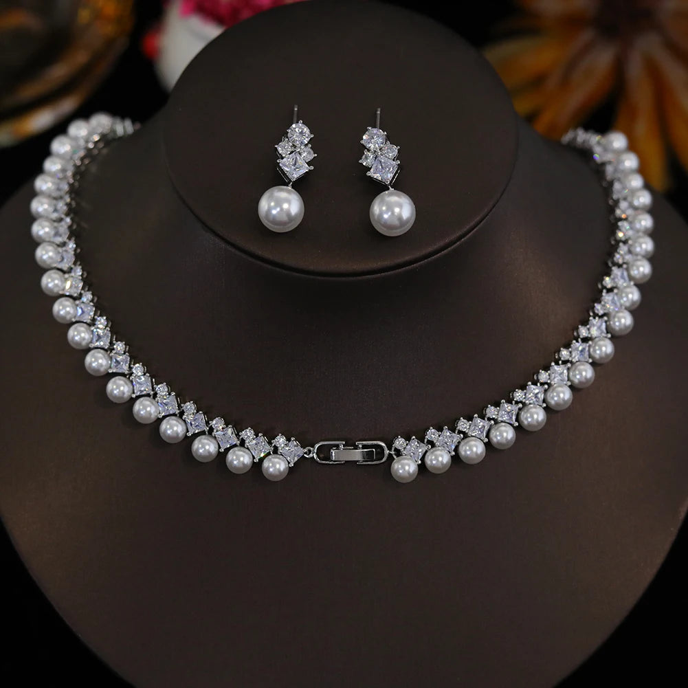 Parure de Mariage Élégante – Collier et Boucles d’Oreilles Perles & Cristaux Blancs | Bijoux de Mariée Classiques et Raffinés