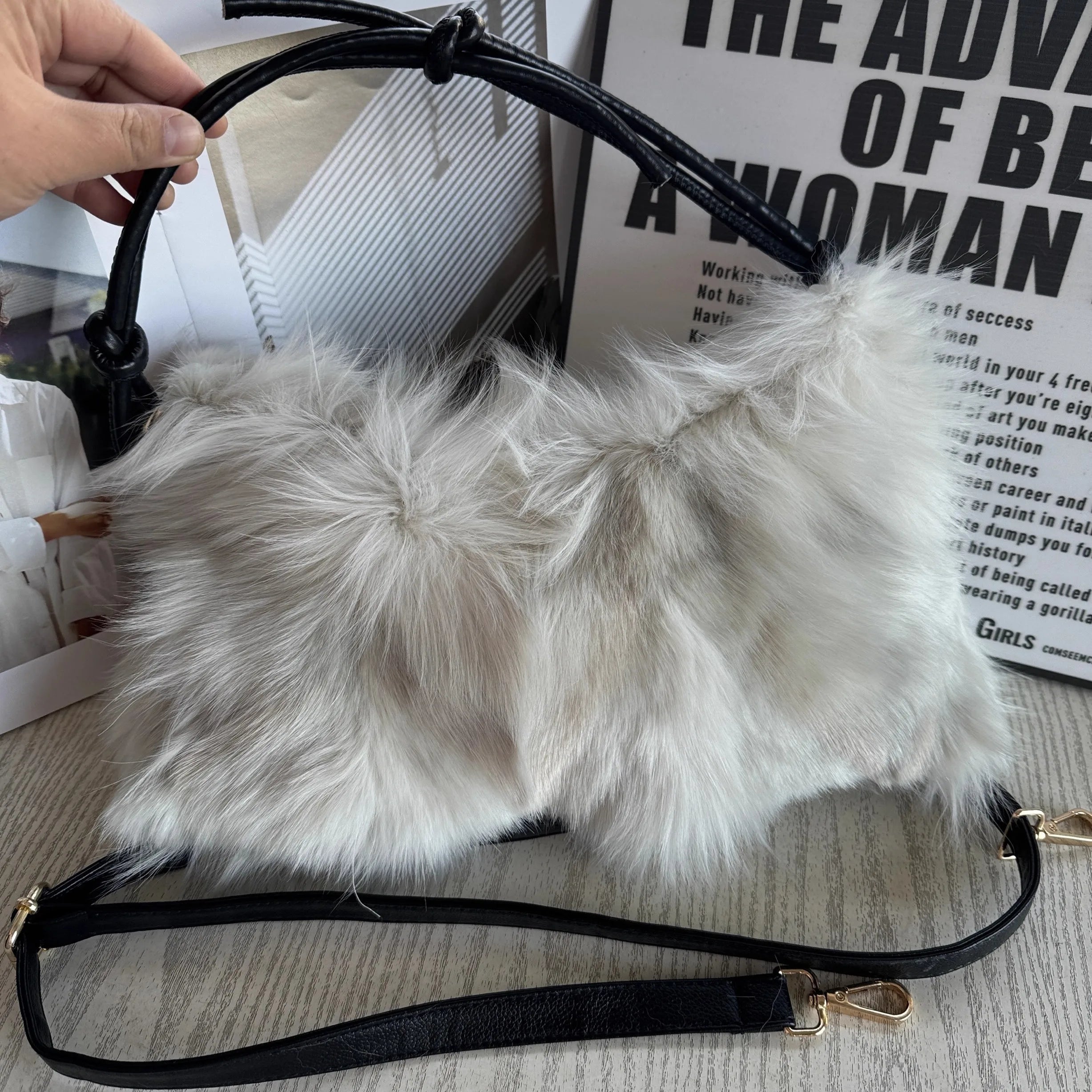 Sac à Main d’Hiver en Fausse Fourrure – Élégance & Douceur | Sac Bandoulière Femme Chic et Tendance
