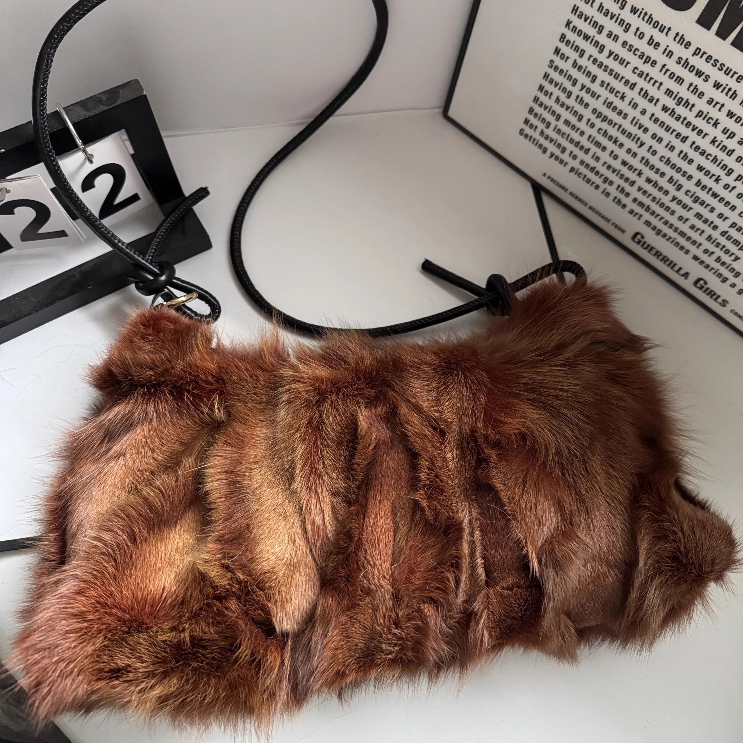 Sac à Main d’Hiver en Fausse Fourrure – Élégance & Douceur | Sac Bandoulière Femme Chic et Tendance