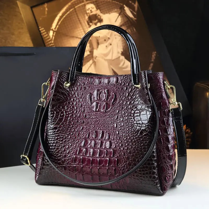 Alliez style et praticité avec ce somptueux sac à main en cuir véritable.
Son design chic au motif crocodile et ses finitions soignées en font un accessoire incontournable pour toutes les femmes modernes.