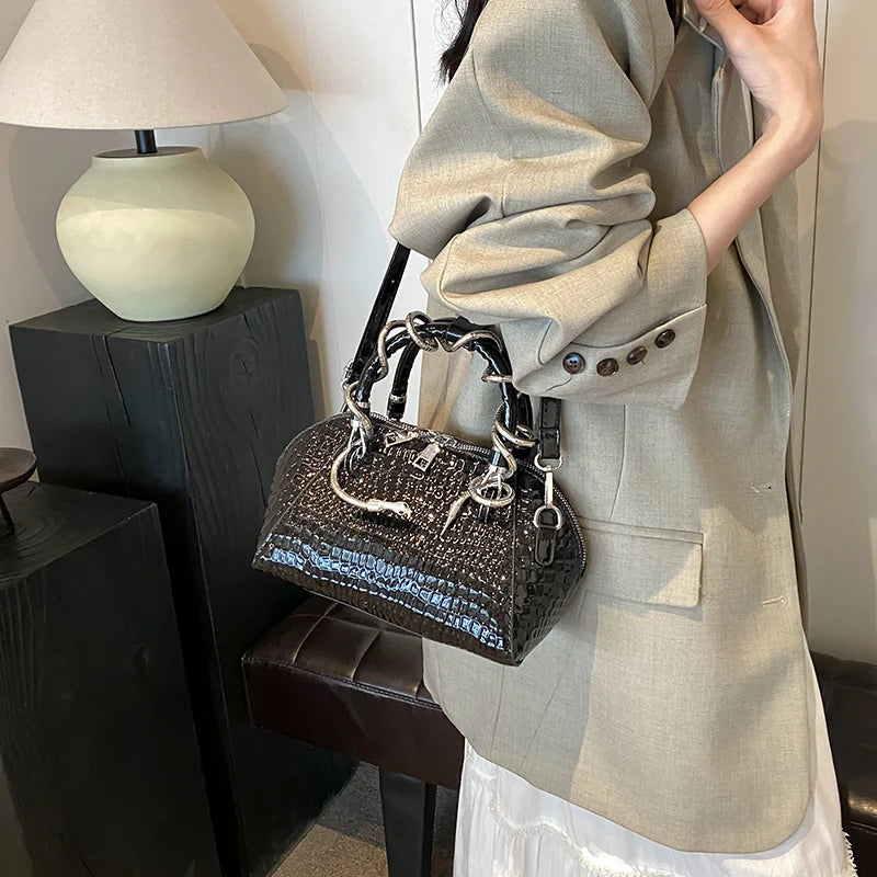 Sac à Main Femme Motif Crocodile – Modèle Luxe à Poignée Rigide | Détails Dorés Élégants Style Moderne Chic