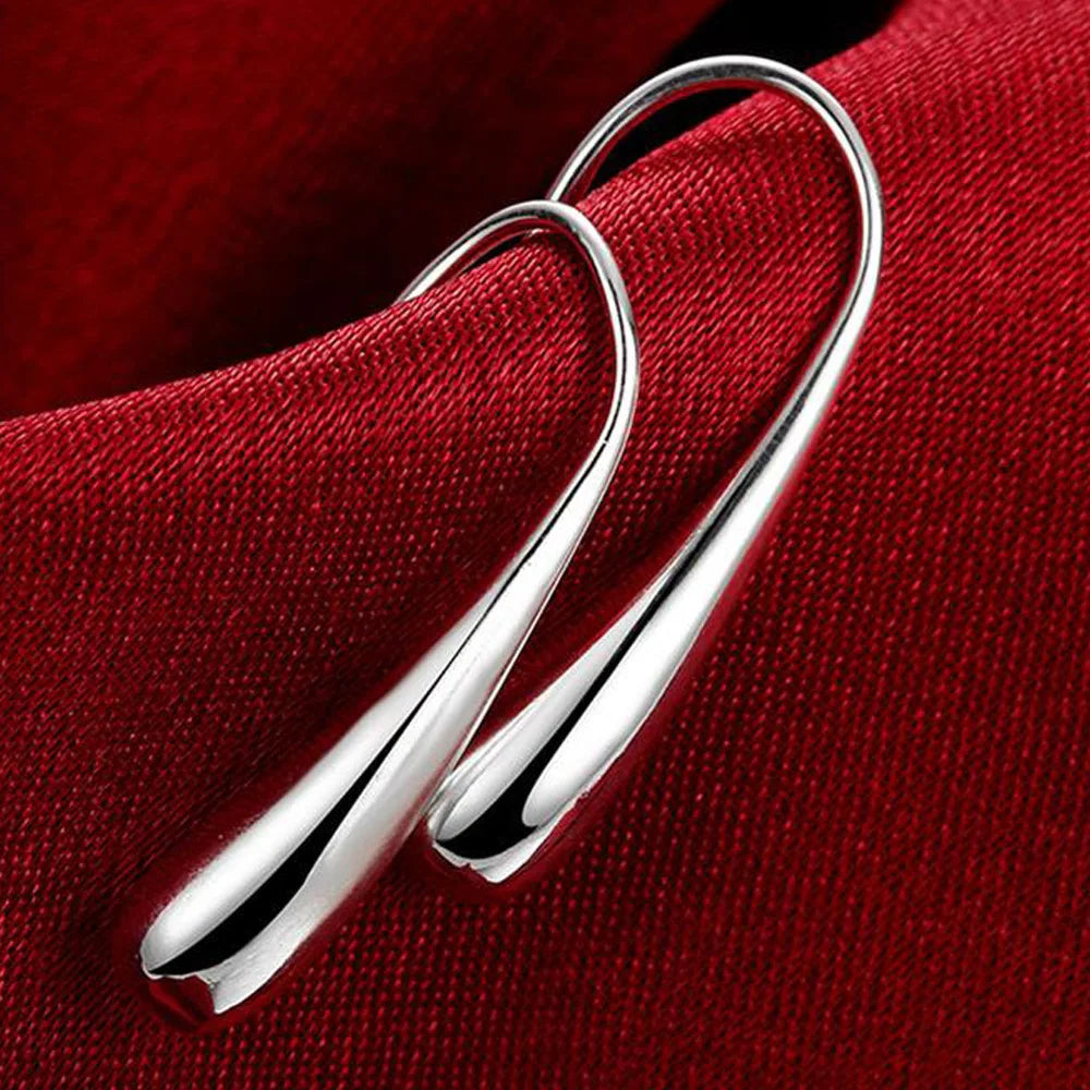 Boucles d’Oreilles Goutte d’Argent 925 – Élégance Minimaliste & Intemporelle ✨