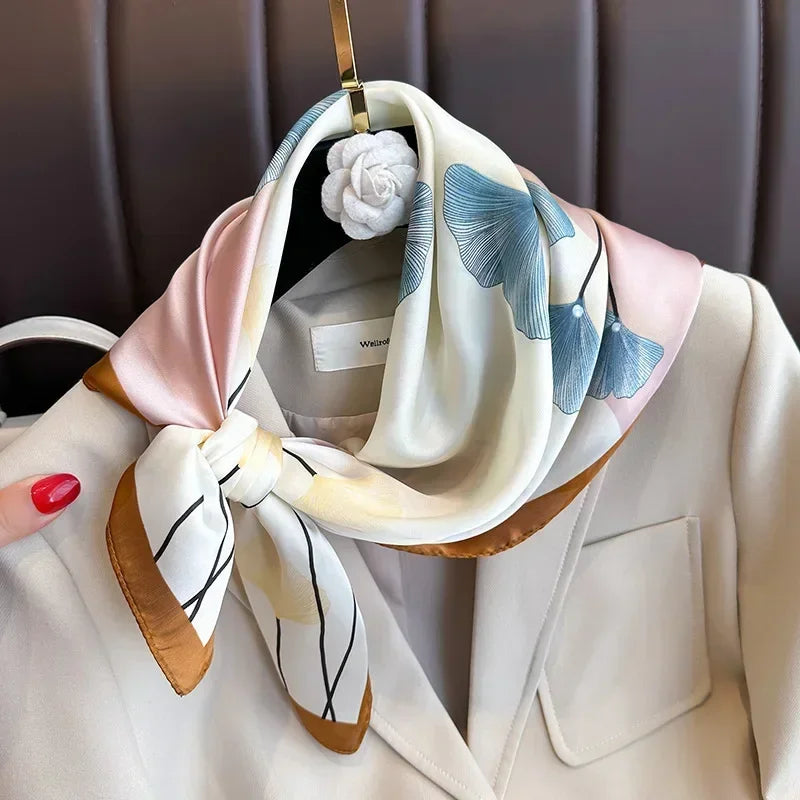 Foulard Carré Satiné Femme – Imprimé Élégant Style Soie | Accessoire Chic pour Cheveux, Cou ou Sac à Main