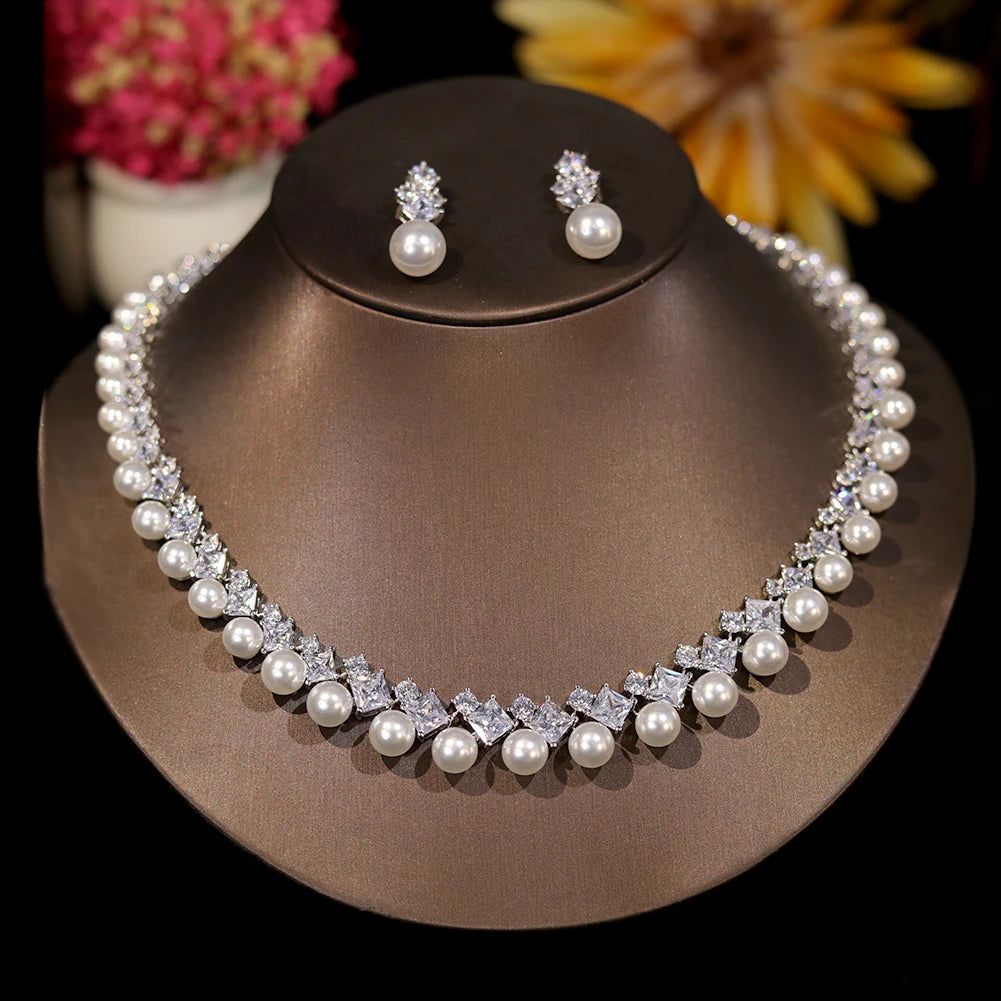 Parure de Mariage Élégante – Collier et Boucles d’Oreilles Perles & Cristaux Blancs | Bijoux de Mariée Classiques et Raffinés
