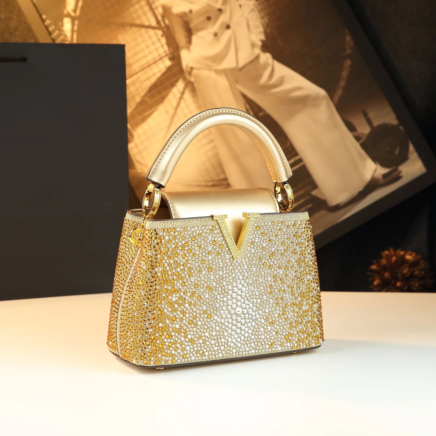 Sac à Main Femme Luxe à Strass – Poignée Rigide et Détail Doré | Sac Brillant Chic Soirée ou Cérémonie