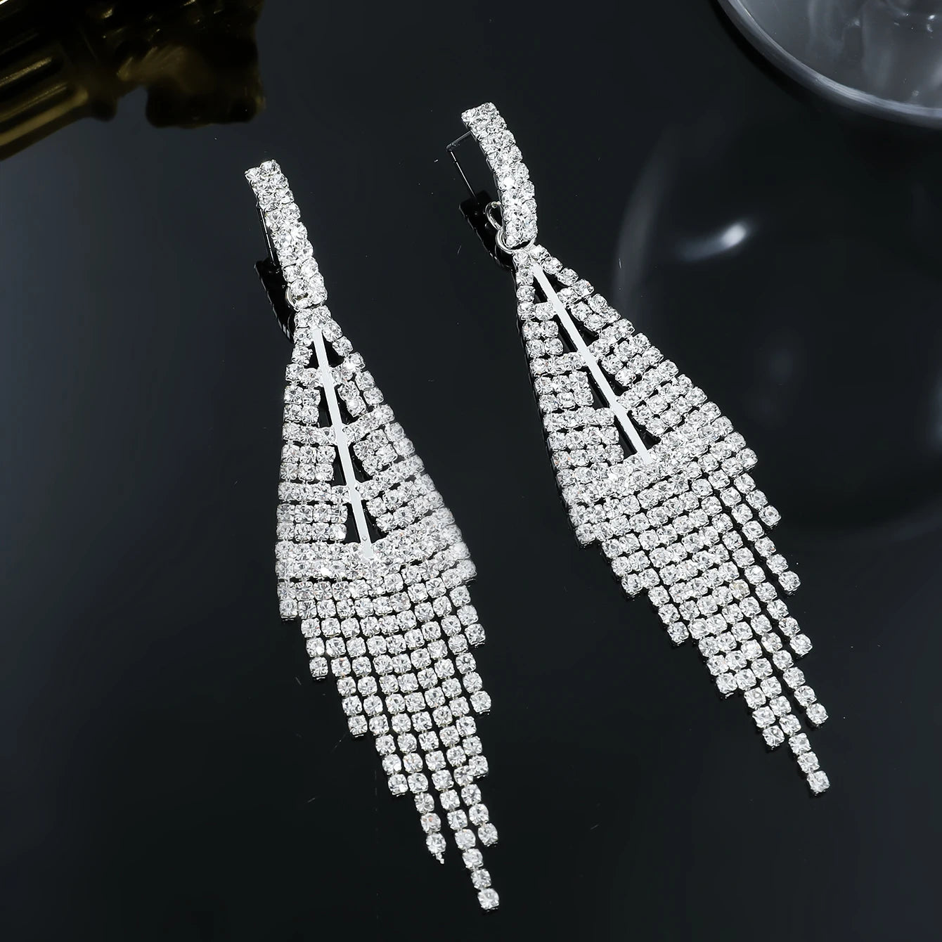 Boucles d’Oreilles Cristal Élégantes – Longues & Scintillantes | Spécial Soirée, Mariage & Événements – Le Monde de Cindy