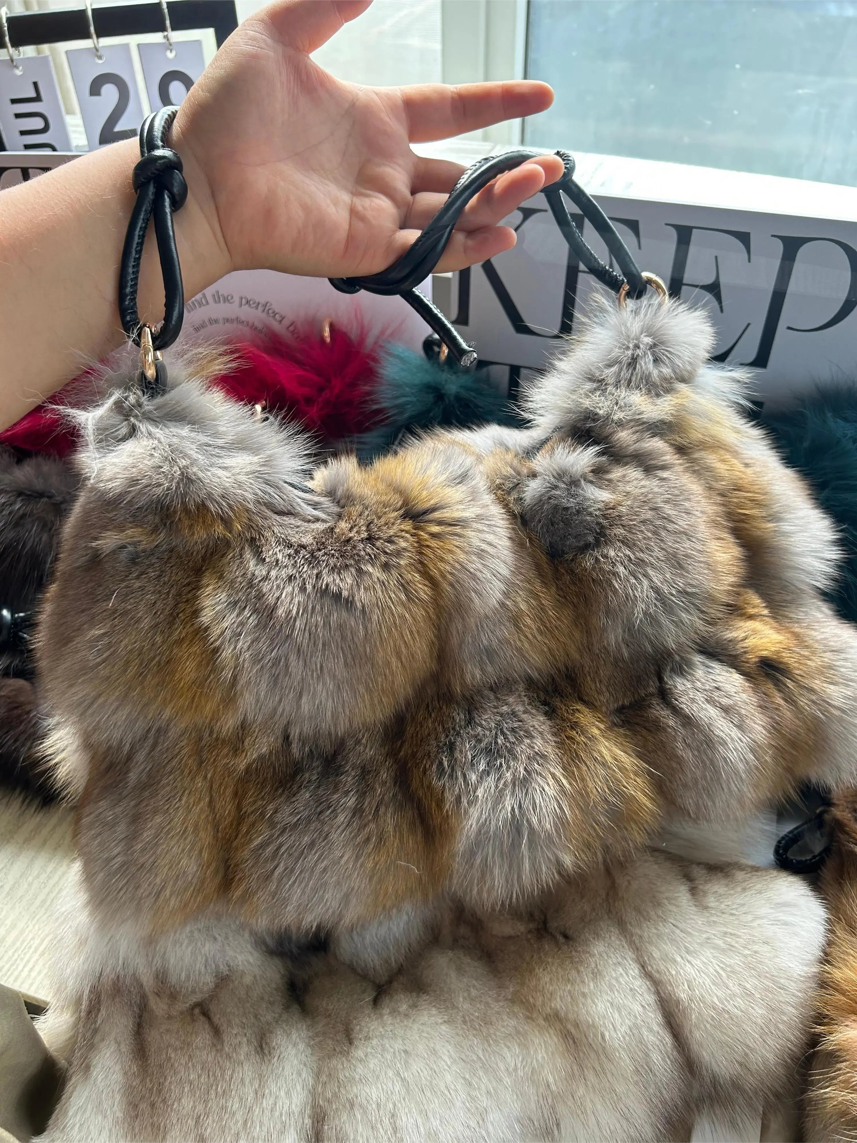 Sac à Main d’Hiver en Fausse Fourrure – Élégance & Douceur | Sac Bandoulière Femme Chic et Tendance