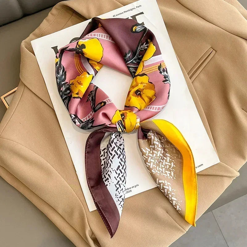 Foulard Carré Satiné Femme – Imprimé Élégant Style Soie | Accessoire Chic pour Cheveux, Cou ou Sac à Main