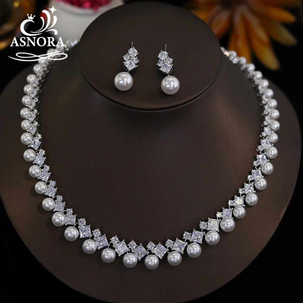 Parure de Mariage Élégante – Collier et Boucles d’Oreilles Perles & Cristaux Blancs | Bijoux de Mariée Classiques et Raffinés