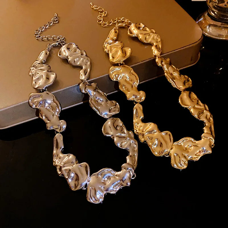 🩶 Titre :

Collier doré “Éclat Royal” – Élégance intemporelle et charme raffiné