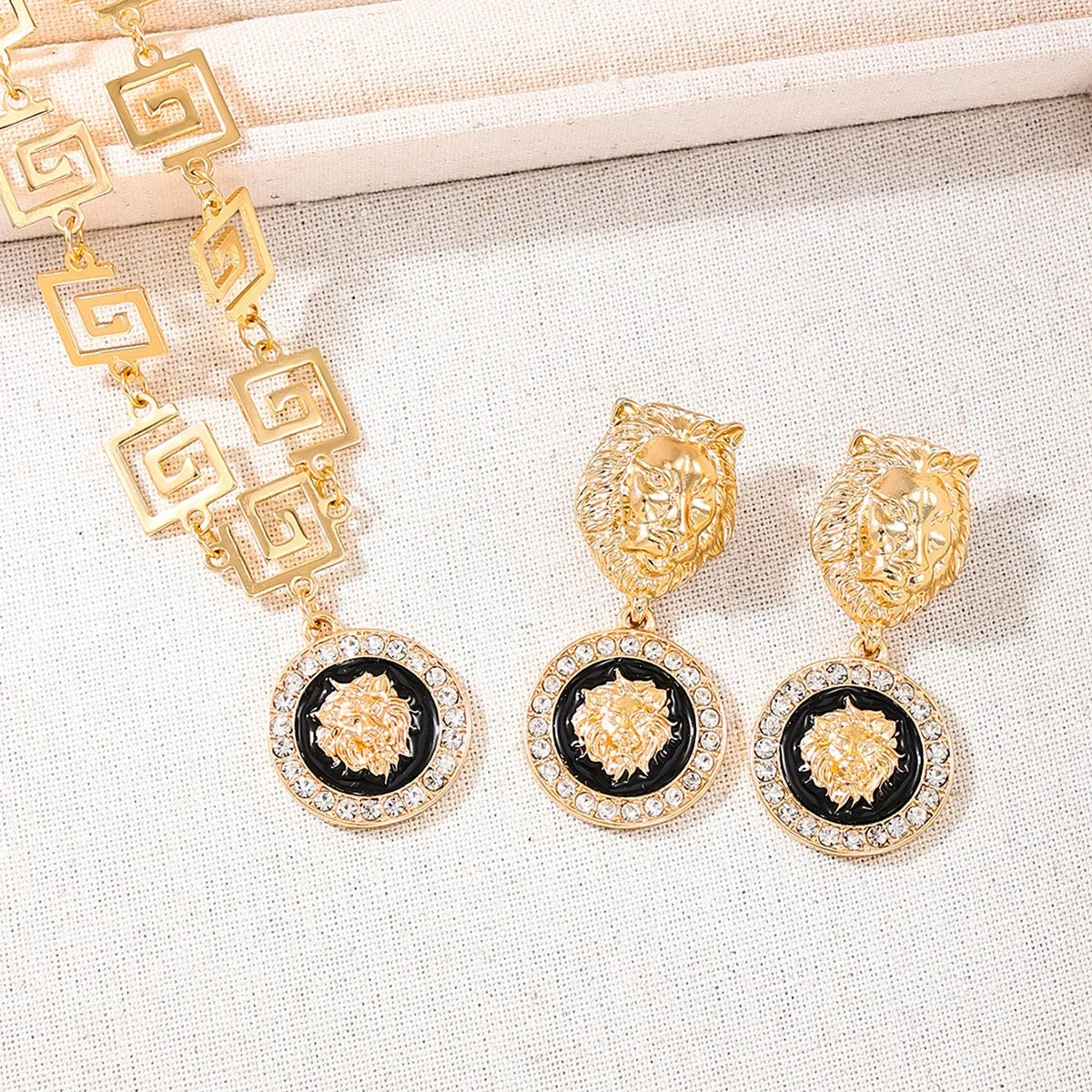 Parure de Bijoux Femme Tête de Lion Dorée – Collier & Boucles d’Oreilles Style Hip-Hop Chic | Bijoux Tendance Soirée