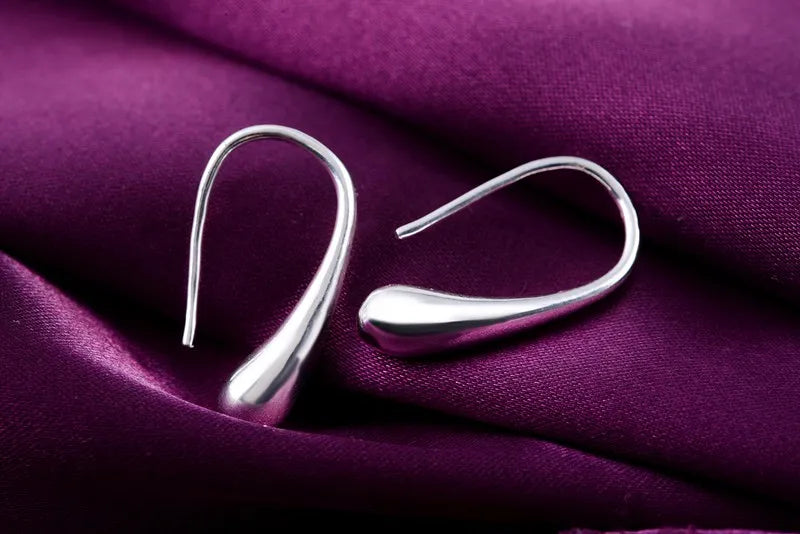Boucles d’Oreilles Goutte d’Argent 925 – Élégance Minimaliste & Intemporelle ✨