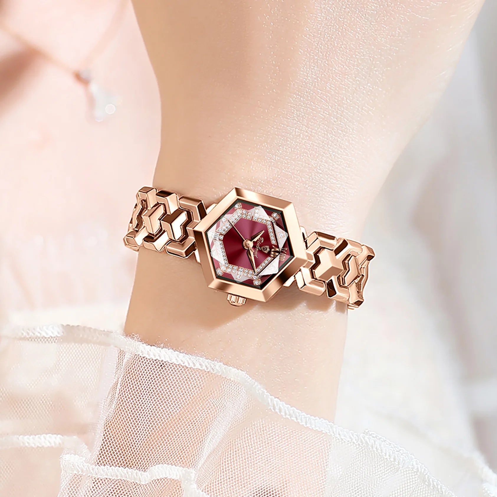 Montre Femme UTHAI CQ0435 – Design Hexagonal Élégant, Verre Stéréoscopique, Étanche & Luxueuse