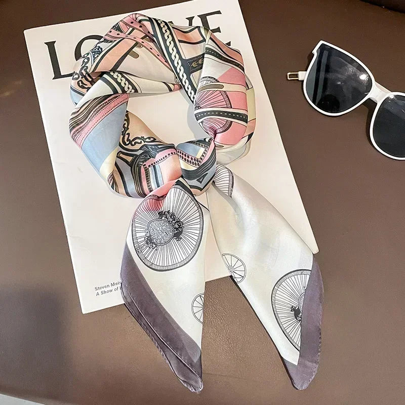 Foulard Carré Satiné Femme – Imprimé Élégant Style Soie | Accessoire Chic pour Cheveux, Cou ou Sac à Main