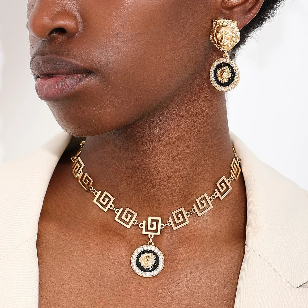 Parure de Bijoux Femme Tête de Lion Dorée – Collier & Boucles d’Oreilles Style Hip-Hop Chic | Bijoux Tendance Soirée