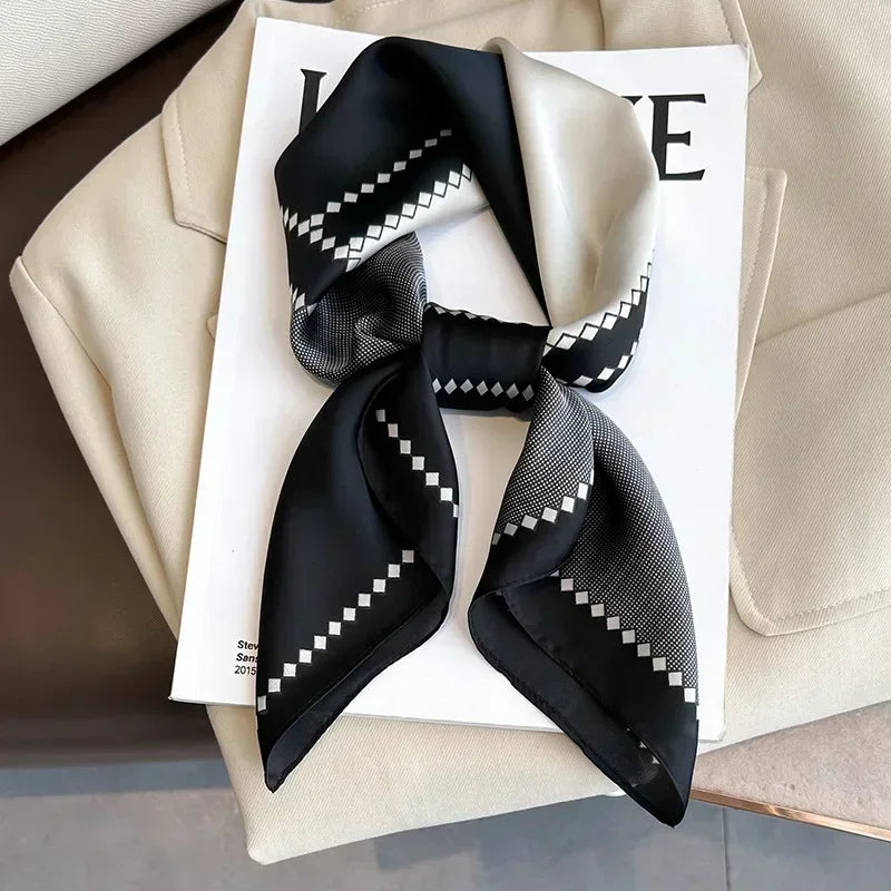 Foulard Carré Satiné Femme – Imprimé Élégant Style Soie | Accessoire Chic pour Cheveux, Cou ou Sac à Main