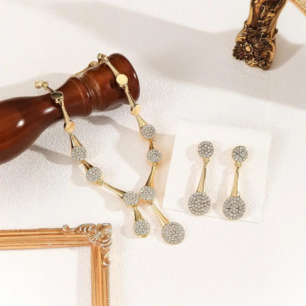 Parure Dorée Élégante – Collier et Boucles d’Oreilles Chic pour Mariage ou Soirée | Bijoux de Luxe Féminins et Raffinés