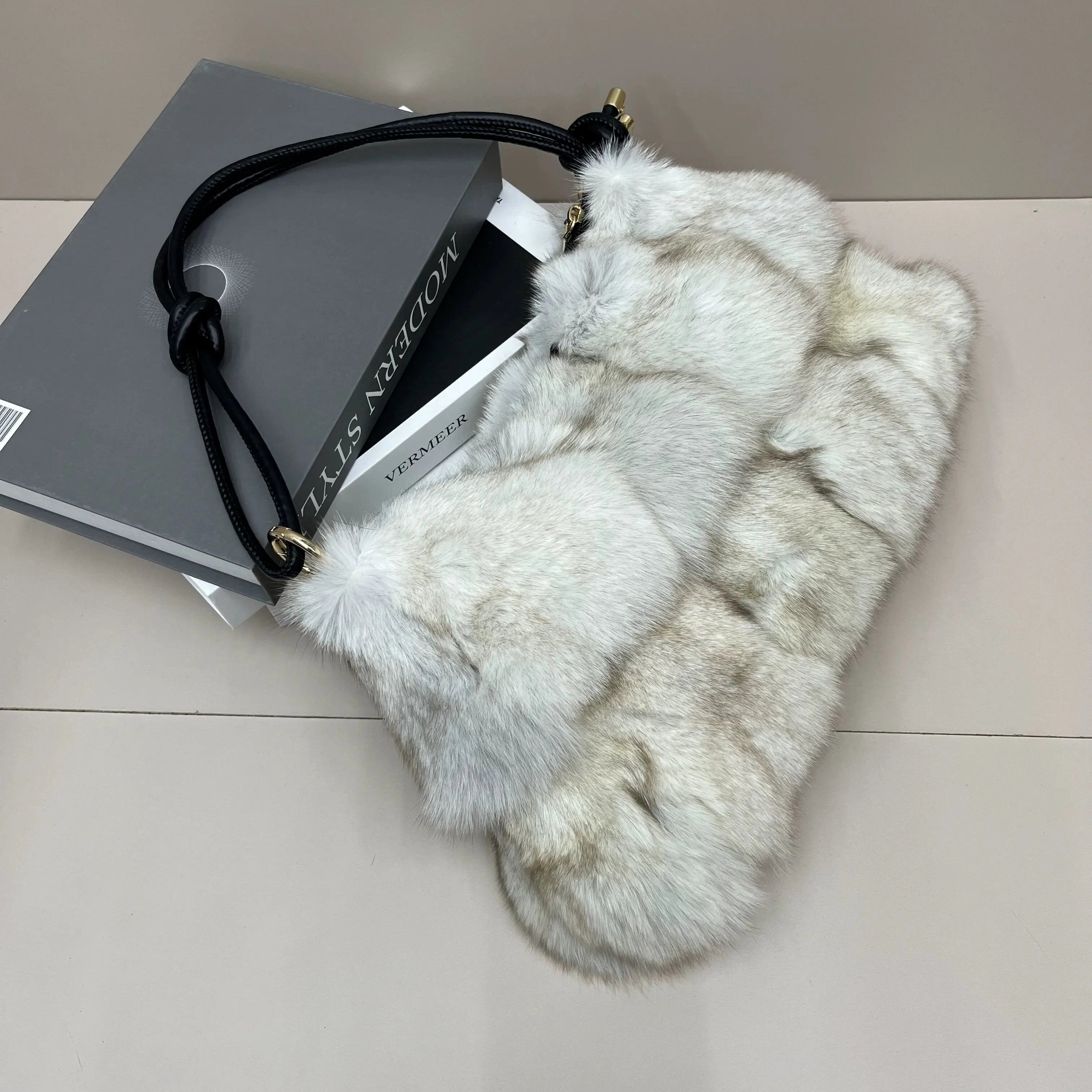 Sac à Main d’Hiver en Fausse Fourrure – Élégance & Douceur | Sac Bandoulière Femme Chic et Tendance
