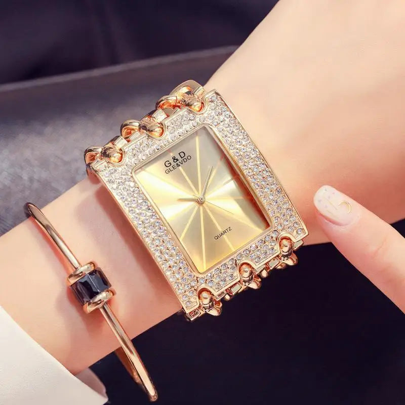 💎 Titre :

Montre bracelet dorée G&D – Élégance raffinée et design luxueux pour femme