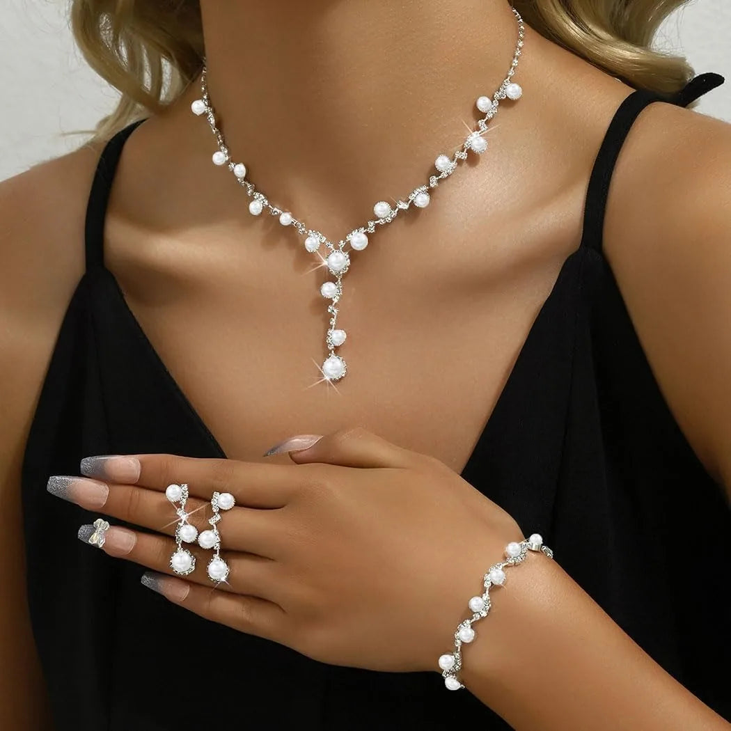 Parure de Mariage Élégante – Collier, Boucles d’Oreilles et Bracelet Perles & Strass Argentés | Bijoux de Mariée Raffinés
