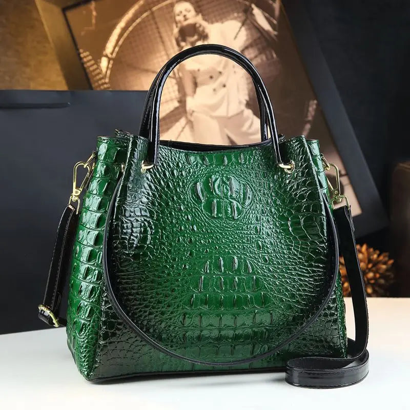Alliez style et praticité avec ce somptueux sac à main en cuir véritable.
Son design chic au motif crocodile et ses finitions soignées en font un accessoire incontournable pour toutes les femmes modernes.