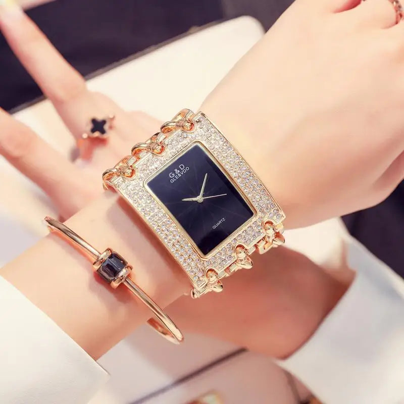 💎 Titre :

Montre bracelet dorée G&D – Élégance raffinée et design luxueux pour femme