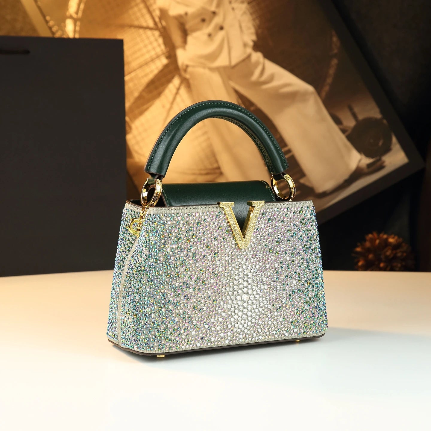 Sac à Main Femme Luxe à Strass – Poignée Rigide et Détail Doré | Sac Brillant Chic Soirée ou Cérémonie