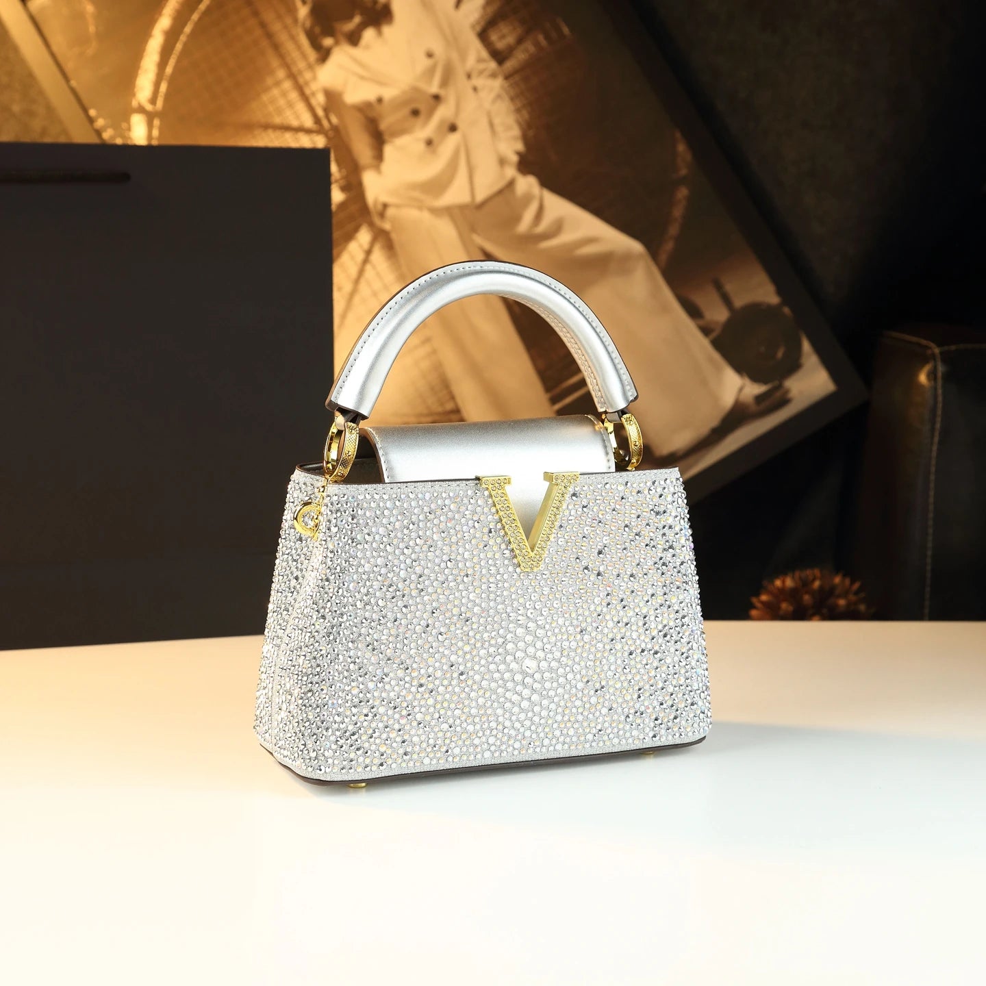 Sac à Main Femme Luxe à Strass – Poignée Rigide et Détail Doré | Sac Brillant Chic Soirée ou Cérémonie