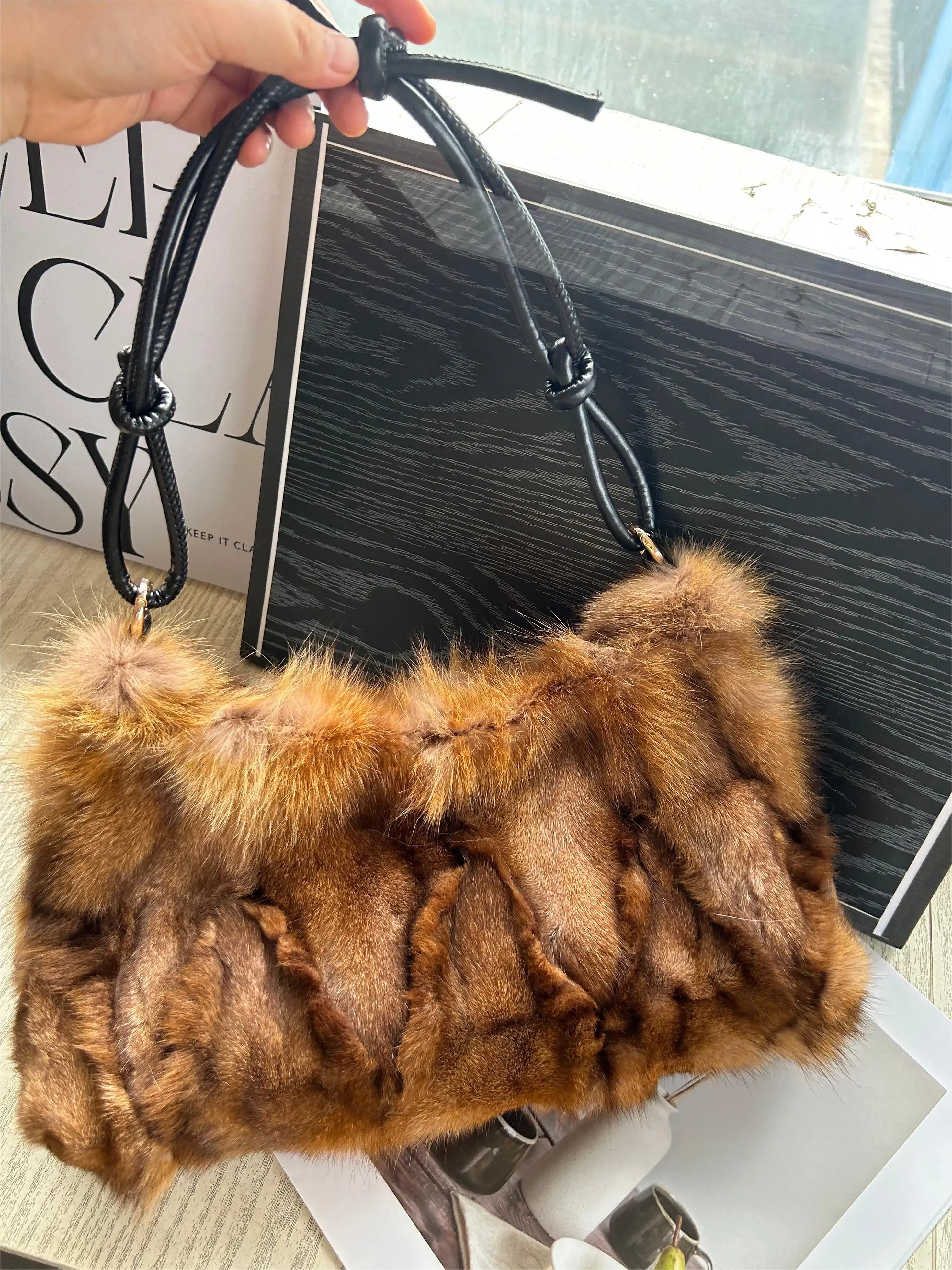 Sac à Main d’Hiver en Fausse Fourrure – Élégance & Douceur | Sac Bandoulière Femme Chic et Tendance