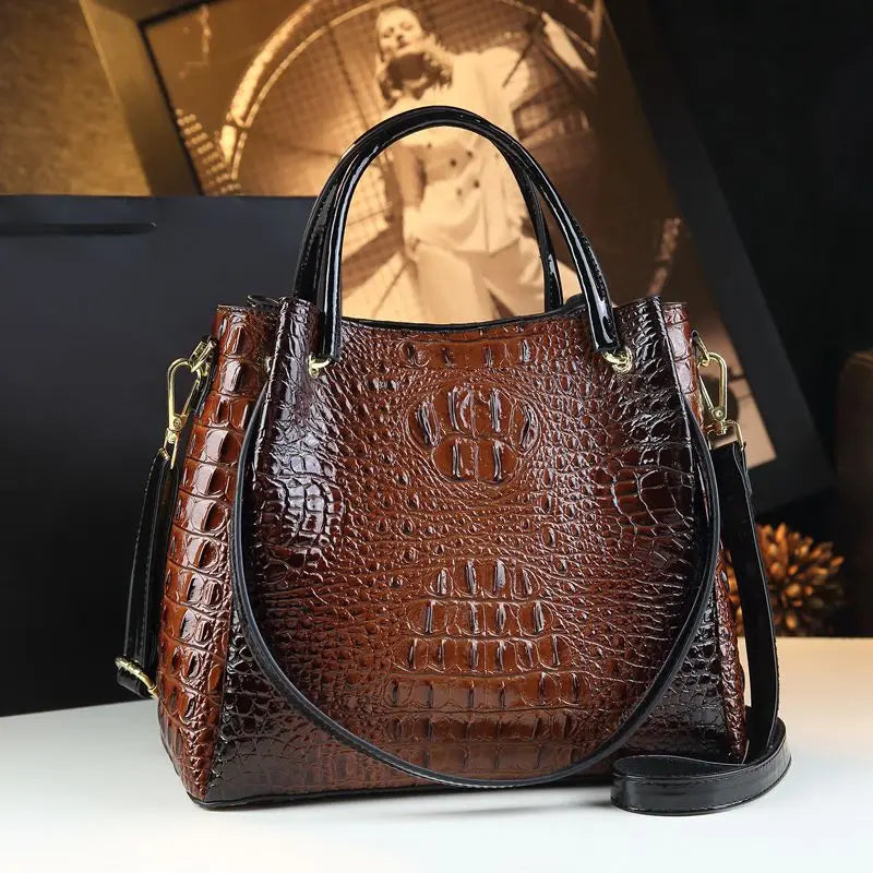 Alliez style et praticité avec ce somptueux sac à main en cuir véritable.
Son design chic au motif crocodile et ses finitions soignées en font un accessoire incontournable pour toutes les femmes modernes.