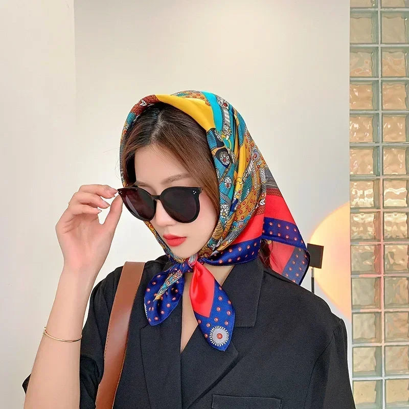 Foulard Carré Satiné Femme – Imprimé Élégant Style Soie | Accessoire Chic pour Cheveux, Cou ou Sac à Main