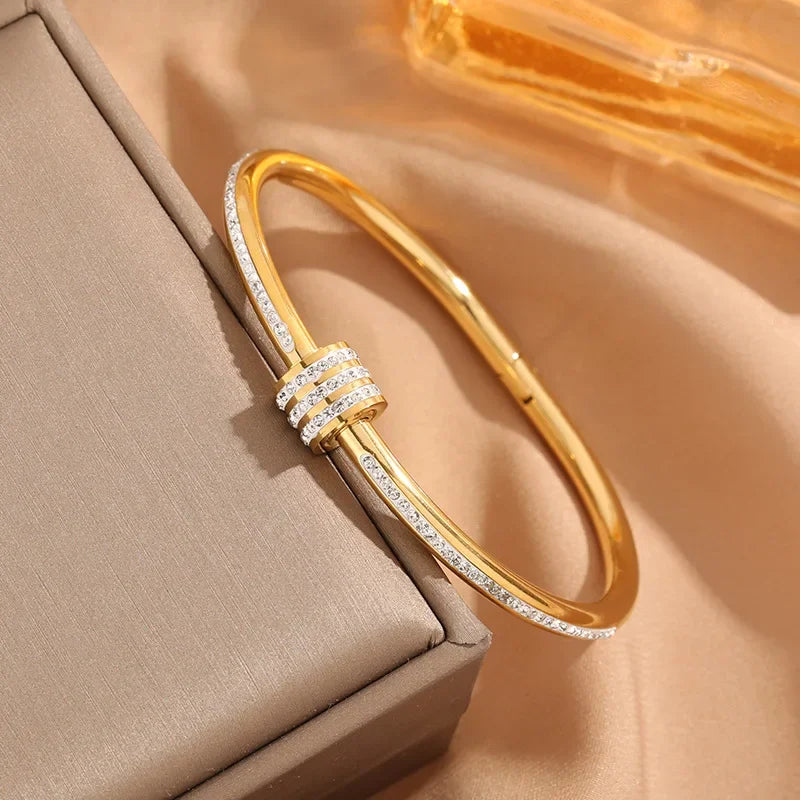 Bracelet Femme en Acier Titane Plaqué Or – Luxe Élégant avec Cristaux, Fait Main & Antioxydant