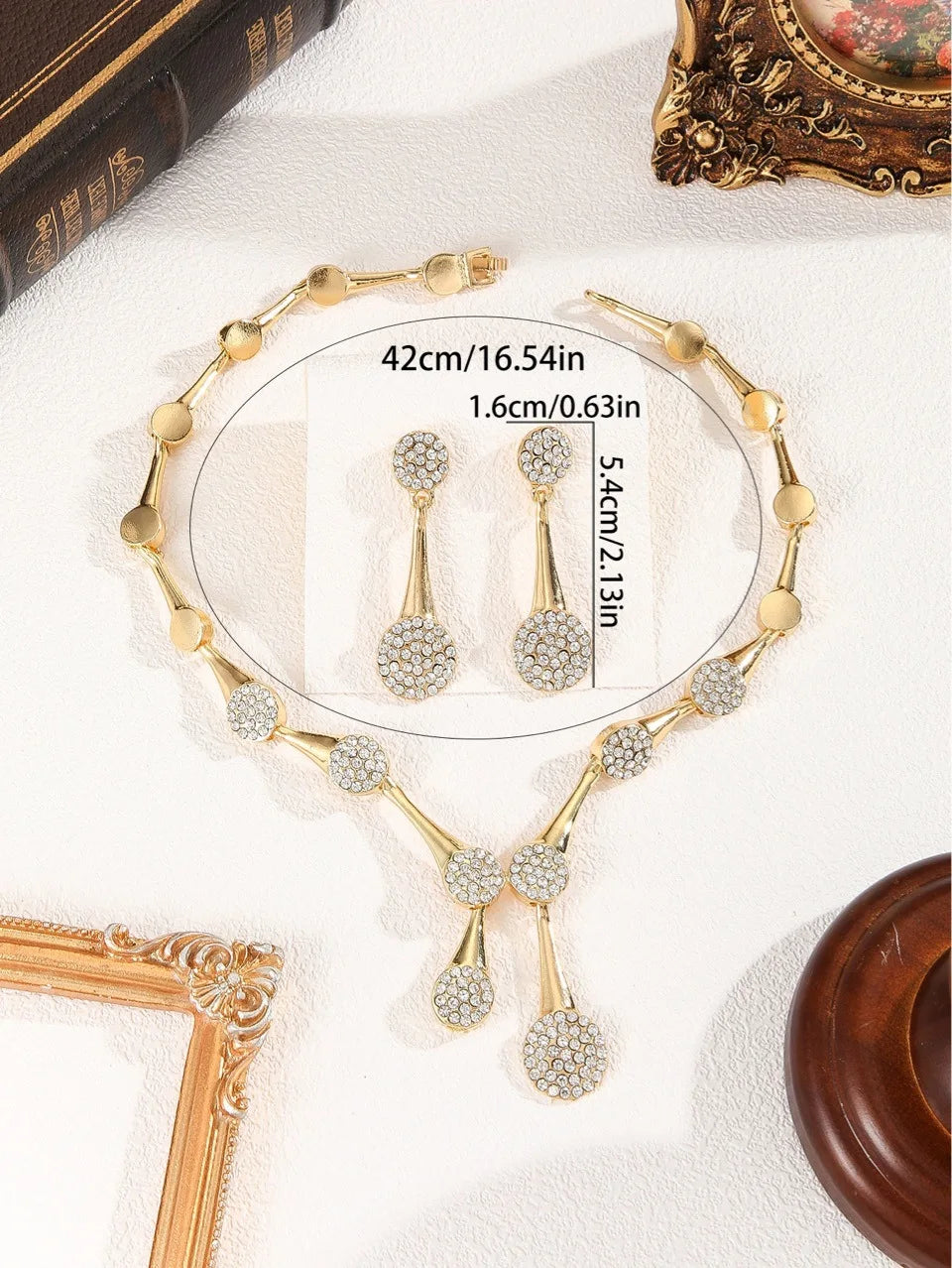 Parure Dorée Élégante – Collier et Boucles d’Oreilles Chic pour Mariage ou Soirée | Bijoux de Luxe Féminins et Raffinés