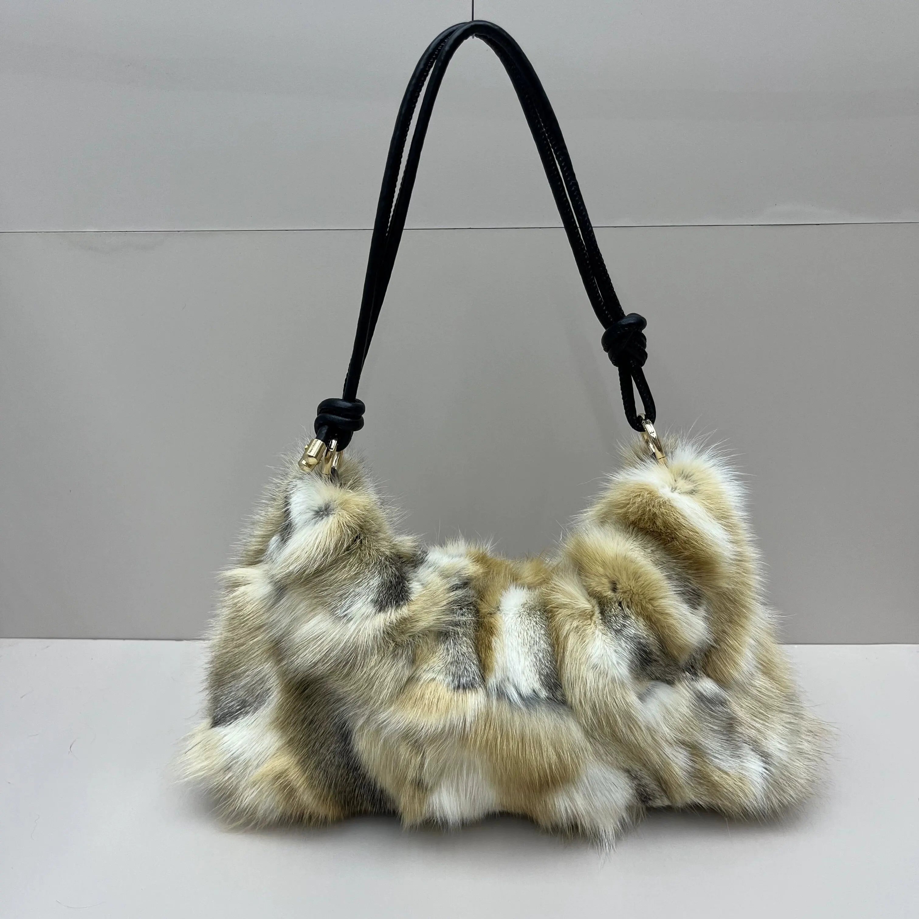 Sac à Main d’Hiver en Fausse Fourrure – Élégance & Douceur | Sac Bandoulière Femme Chic et Tendance