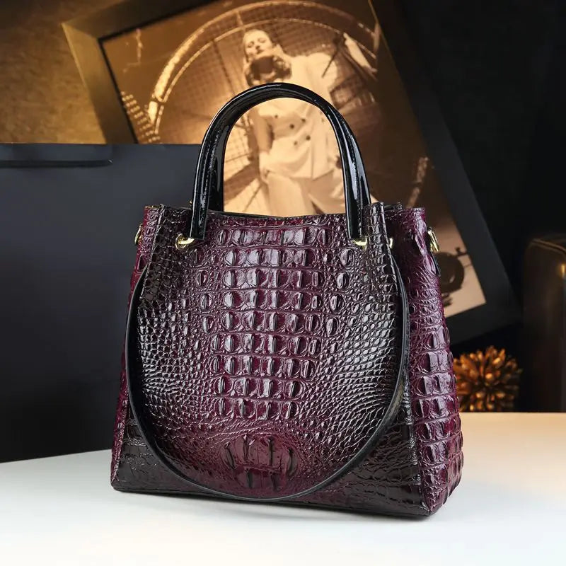 Alliez style et praticité avec ce somptueux sac à main en cuir véritable.
Son design chic au motif crocodile et ses finitions soignées en font un accessoire incontournable pour toutes les femmes modernes.