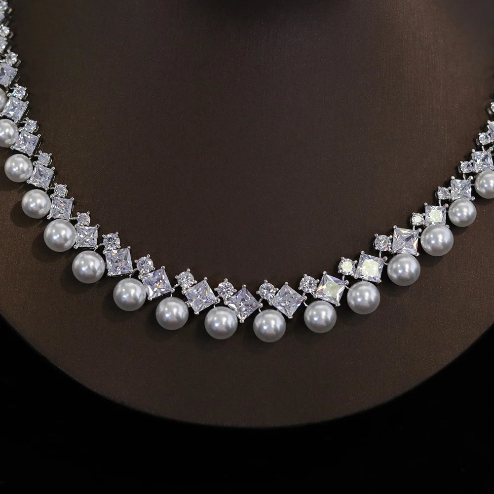 Parure de Mariage Élégante – Collier et Boucles d’Oreilles Perles & Cristaux Blancs | Bijoux de Mariée Classiques et Raffinés