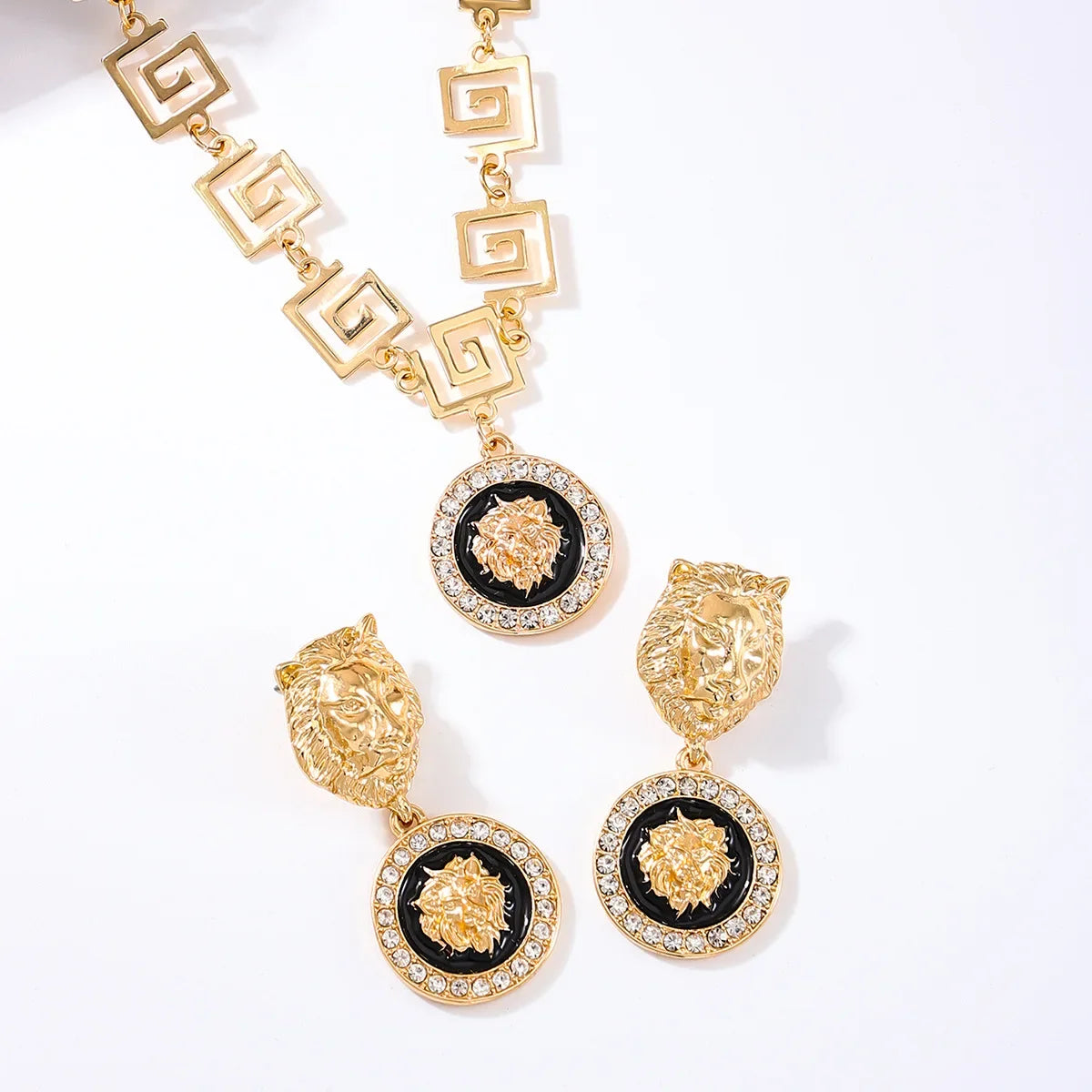 Parure de Bijoux Femme Tête de Lion Dorée – Collier & Boucles d’Oreilles Style Hip-Hop Chic | Bijoux Tendance Soirée