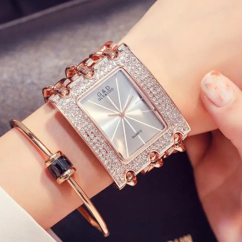 💎 Titre :

Montre bracelet dorée G&D – Élégance raffinée et design luxueux pour femme