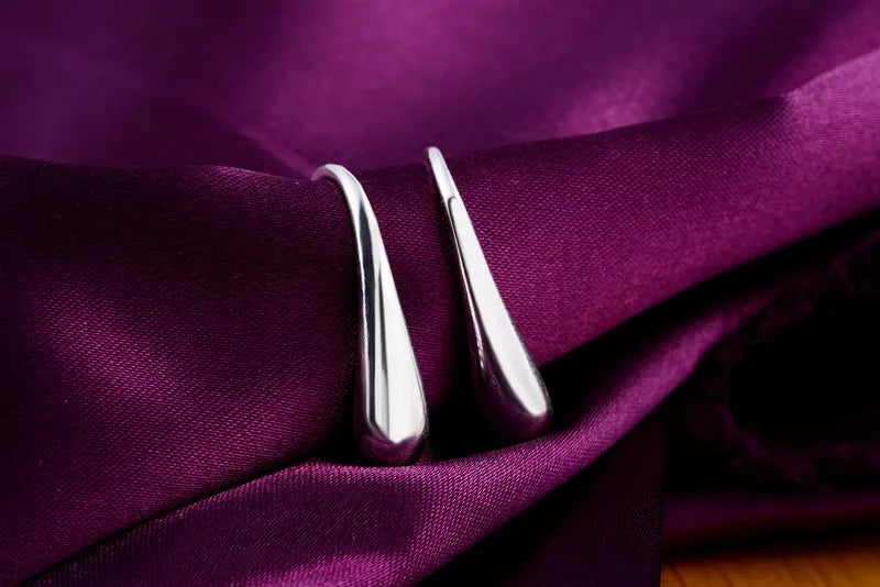 Boucles d’Oreilles Goutte d’Argent 925 – Élégance Minimaliste & Intemporelle ✨