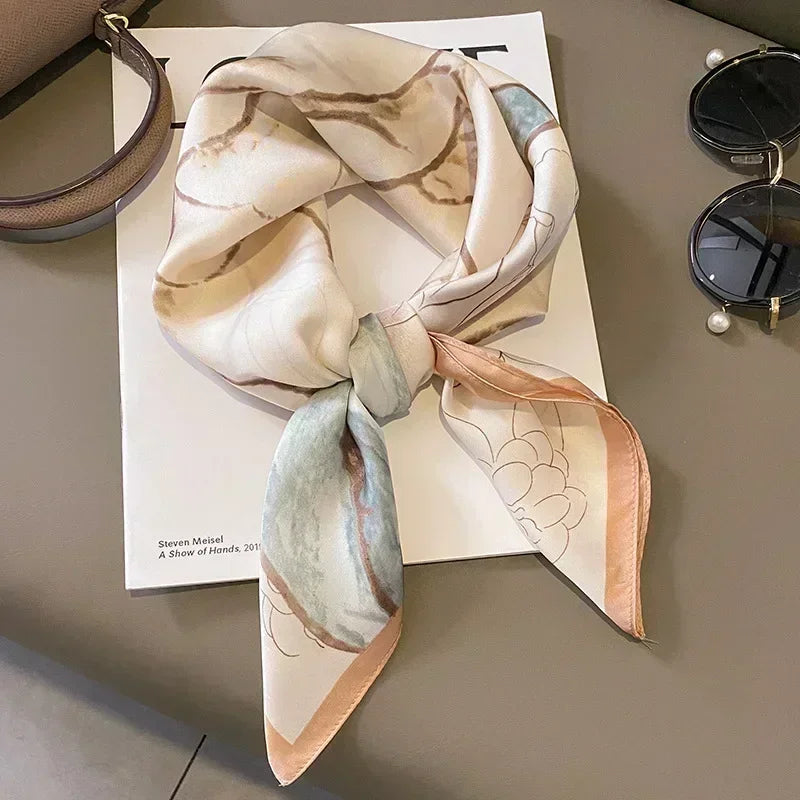 Foulard Carré Satiné Femme – Imprimé Élégant Style Soie | Accessoire Chic pour Cheveux, Cou ou Sac à Main