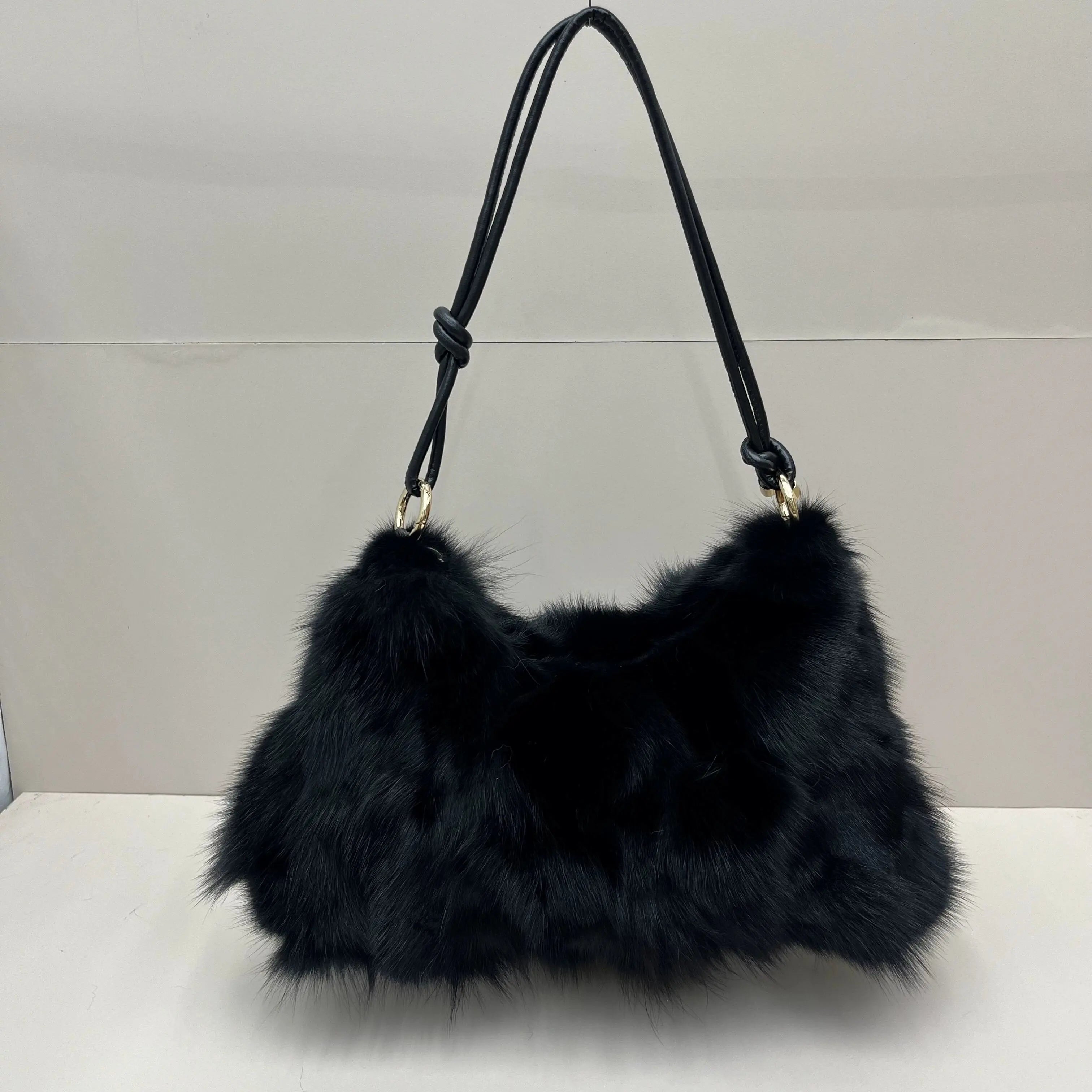 Sac à Main d’Hiver en Fausse Fourrure – Élégance & Douceur | Sac Bandoulière Femme Chic et Tendance